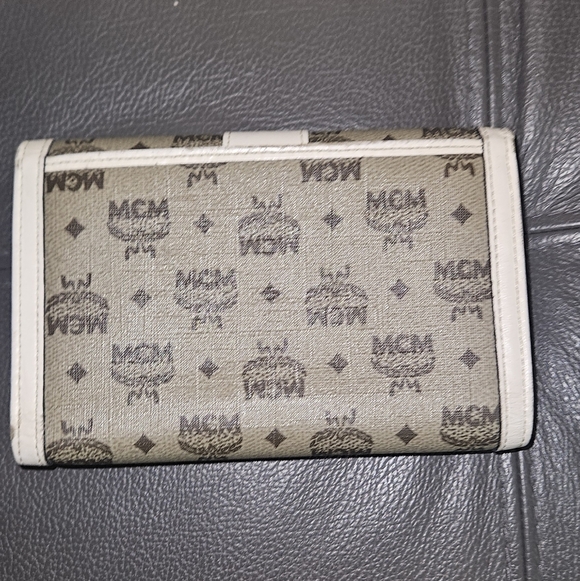 MCM Croc Trim Shoulder Bag And Wallet Set - Picture 13 of 14